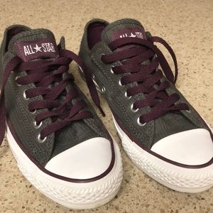 Like new!! Holiday edition grey converse